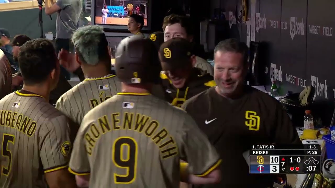 The Padres put up SEVEN runs in the 7th vs Twins🔥