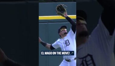 Javy Báez saves a few runs with this leaping grab in center ✨