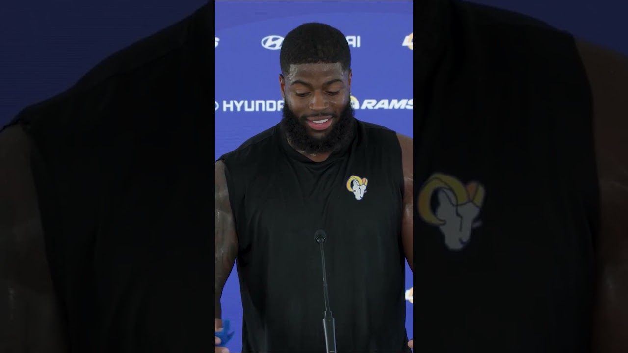 "They got dawgs all over the field" 🐶 #nfl #rams #shorts