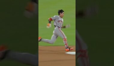 Jung Hoo Lee was cruisin’ during this stand-up triple 🏃‍♂️💨