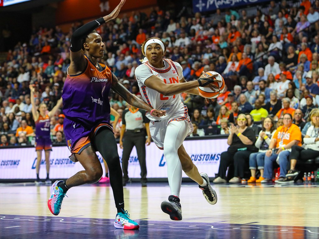 Connecticut Sun play Phoenix Mercury