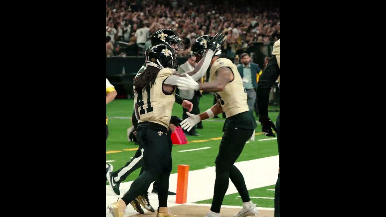 Alvin Kamara 👀 TD Run vs. Cardinals #Saints #shorts #nfl