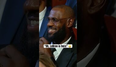 Dwight realizes LeBron is in the crowd 😅