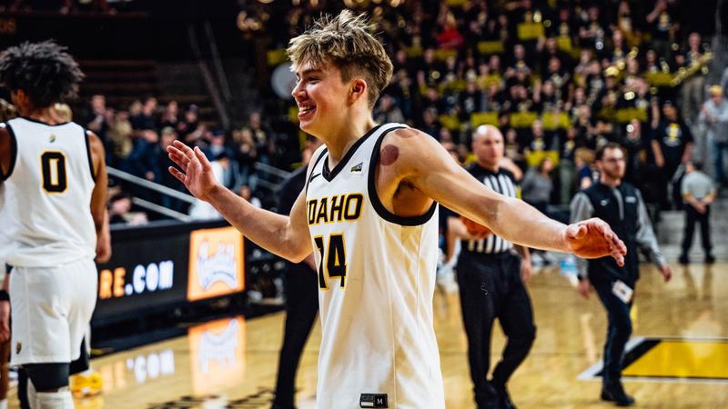 Mitchell Named to Blue Ribbon Yearbook Preseason All-Conference Team