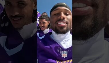 Having Fun on Vikings Team Picture Day 🤣
