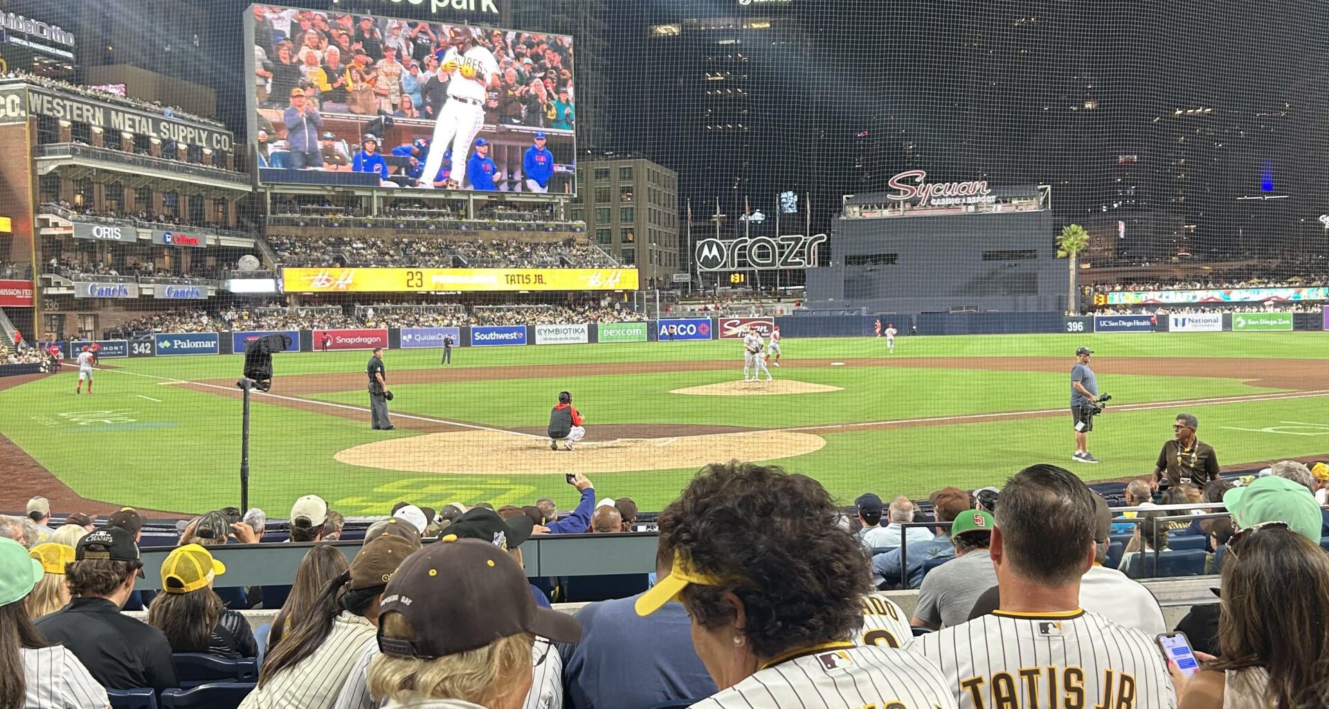 2-1 in the 8th. Let’s hit it.