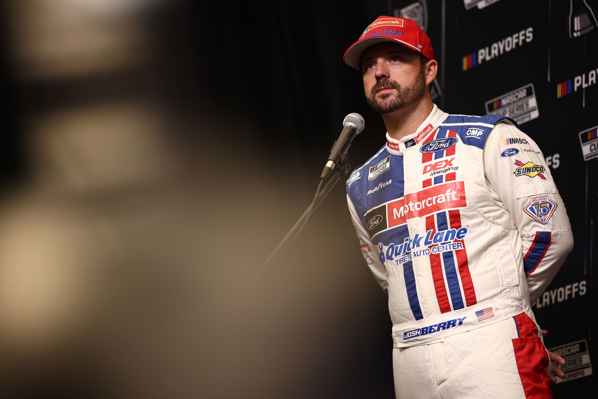 Josh Berry faces must-win odds in Bristol Night Race