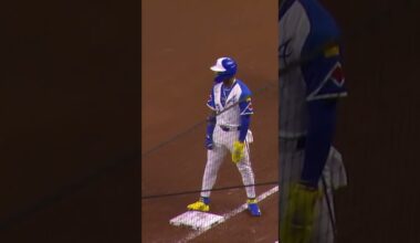 Christian Walker shows off his baseball IQ to turn the unassisted double play 🧠