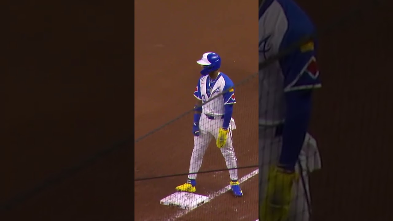 Christian Walker shows off his baseball IQ to turn the unassisted double play 🧠