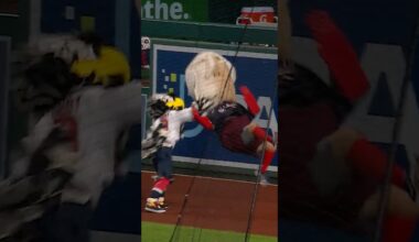 RACING PRESIDENTS VS SLAPSHOT MASCOT FIGHT 🥊💥🦅⚾️🏒🇺🇸