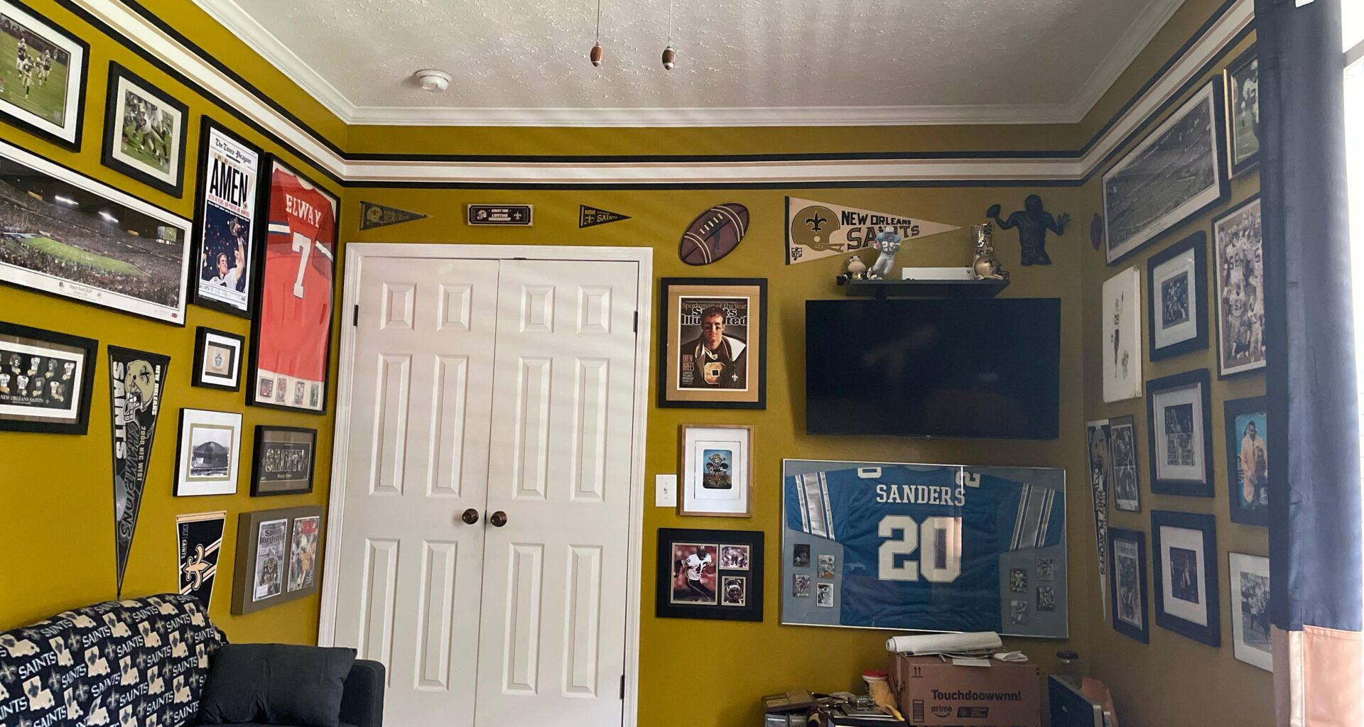 Who should be on the wall?