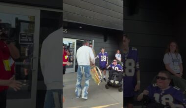 Justin Jefferson arriving for Sunday Night Football 👊