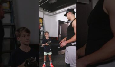 Big G met the young fan who caught his 450th HR after the game & gave him signed baseballs & a bat🤝