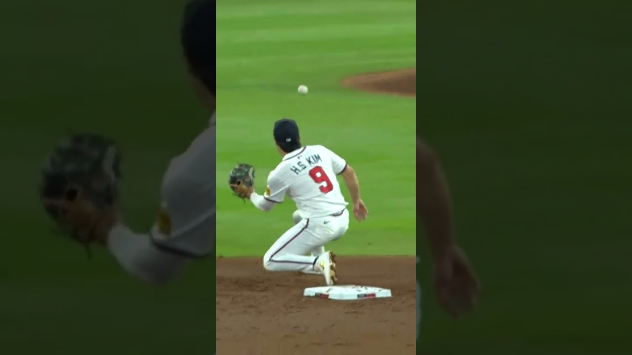 Nasim Nuñez evades the tag with a BRILLIANT swim move! 🏊