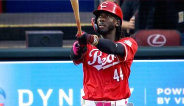 A MAMMOTH homer by Elly De La Cruz! 😳 (21st homer of 2025 goes 415 feet!)