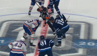 Jonathan Toews' first shift in over TWO YEARS! 💙🤍