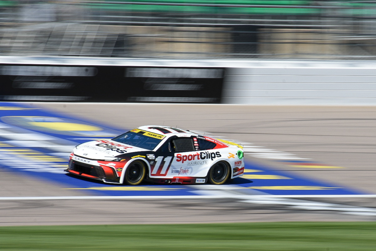 Live race updates: NASCAR playoffs at Kansas 2025