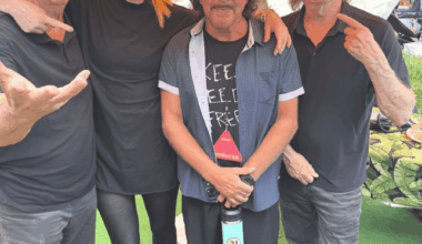 Eddie Vedder always repping Roberto Clemente and the museum (Ohanafest this weekend in SoCal)