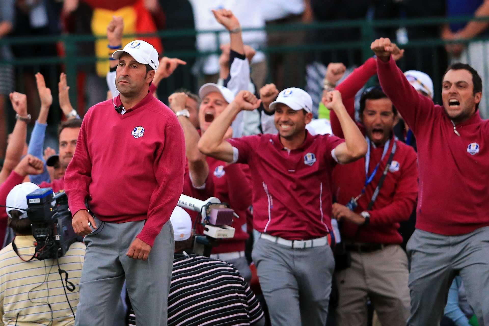 MEDINAH, IL - SEPTEMBER 29:  Europe team captain Jose Maria Olazabal (L) watches alongside Sergio Garcia and Francesco Molinari on the 18th green during day two of the Afternoon Four-Ball Matches for The 39th Ryder Cup at Medinah Country Club on September 29, 2012 in Medinah, Illinois.  (Photo by David Cannon/Getty Images)