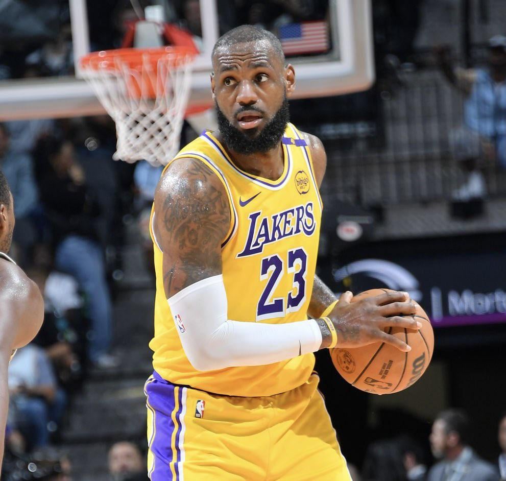 Age Ain’t Stopping LeBron From Still Being An Elite 1-On-1 Defender