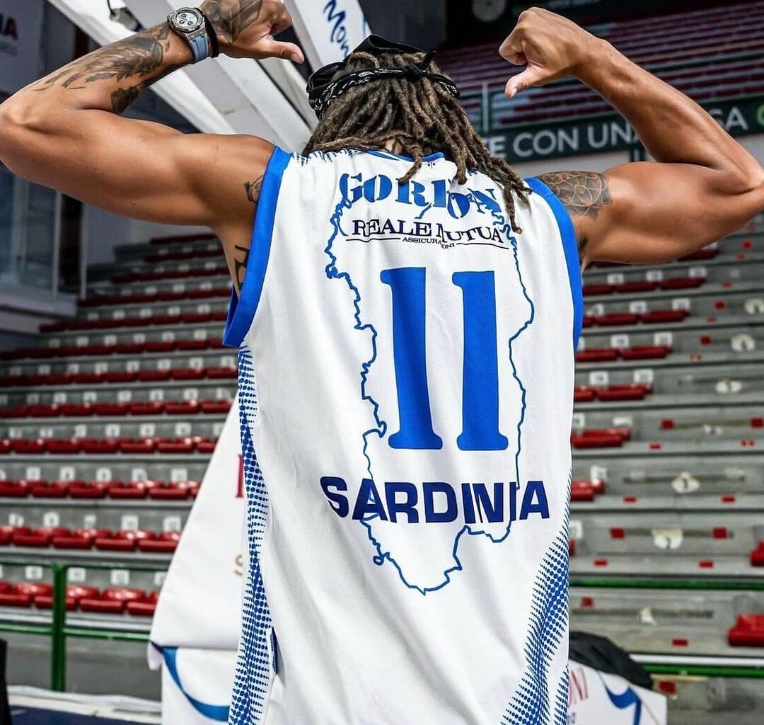 Mr. Nugget AG and his family honored his brother Drew with a visit to the Sardinian basketball club where he played in 2013-14🏔️🏀❤️