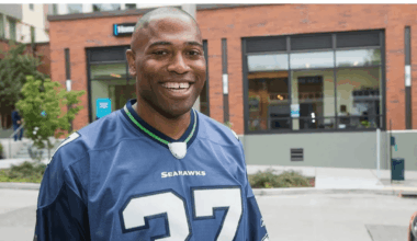 Bro can't pull out of a driveway