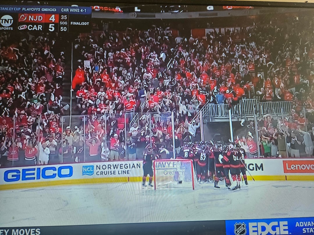 Rewatching the epic Seabass 4-2 Game 5 2OT comeback against the Devils on the NHL Network! PLUS MARKY JUST SLASHING HIS STICK GIVES ME 2009 GAME 4 BRODEUR VIBES!