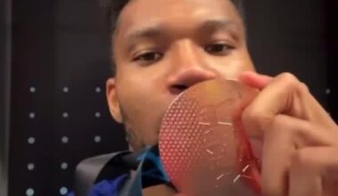Giannis: "Where the fuck am I going now? I don't want this to end with the national team. I want to stay here, let's play one more game. [...] I'm the only one that hasn't showered yet. I'll stay here the whole night. The whole night."
