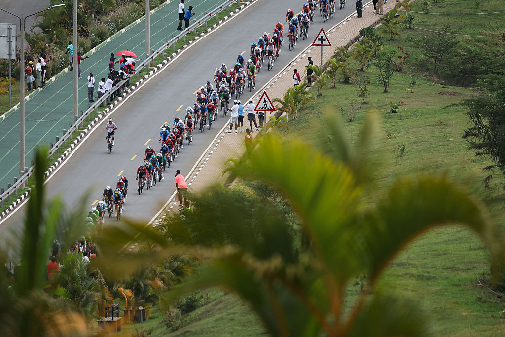 The pack of riders (peloton) cycle in the men's Elite road race cycling event during the UCI 2025 Road World Championships, in Kigali, on September 28, 2025. (Photo by Anne-Christine POUJOULAT / AFP)