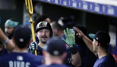 Cal Raleigh breaks Ken Griffey Jr.'s Mariners home run record