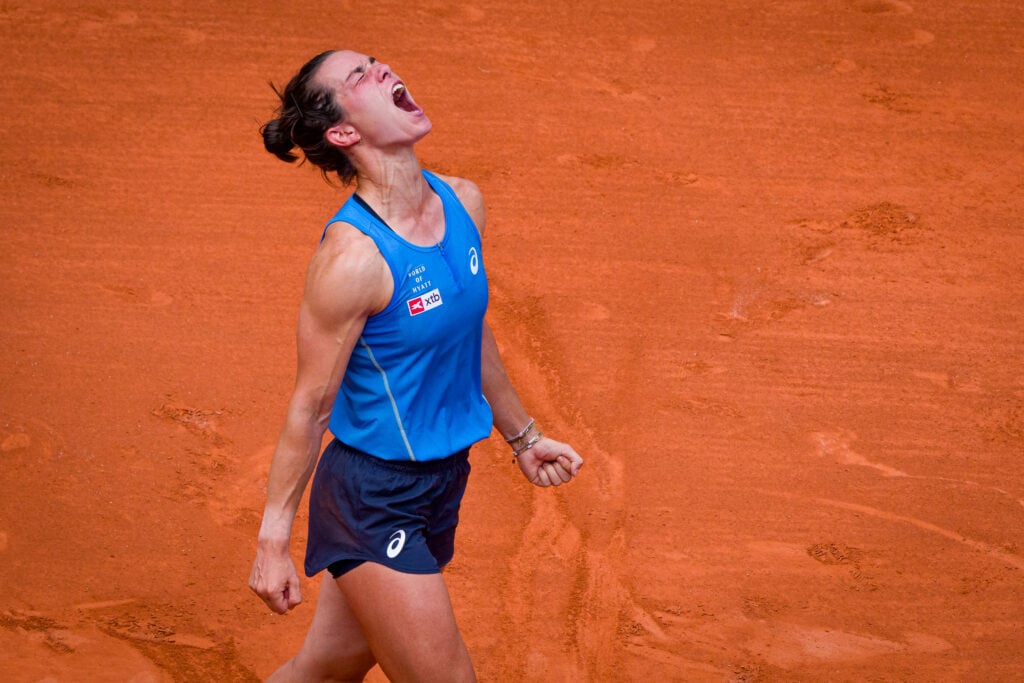 Lois Boisson roars after beating Jessica Pegula at Roland Garros.