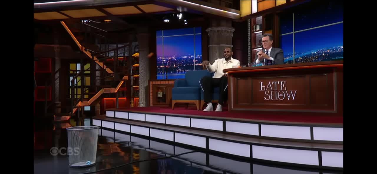 NBA Hall of Famer Carmelo Anthony LOSES to Stephen Colbert in wastepaper basketball