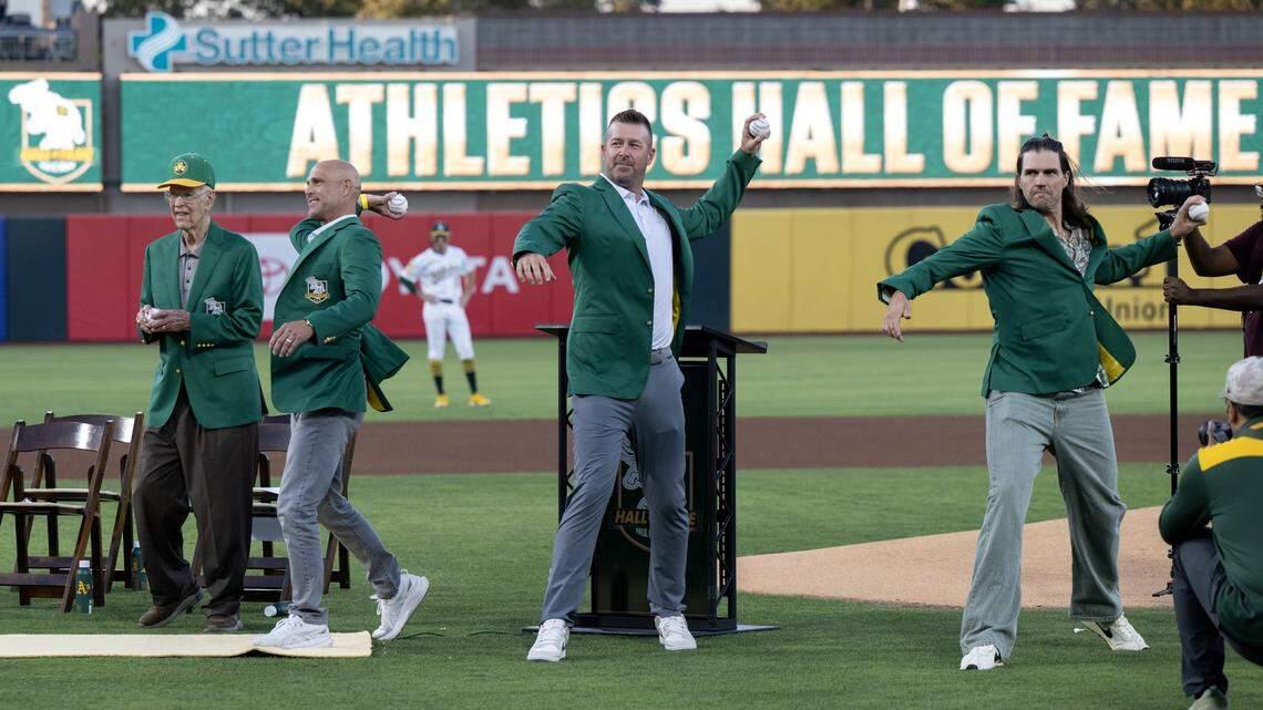 Chaos, delays and ‘Oakland’ chants as A’s honor franchise Hall of Fame class