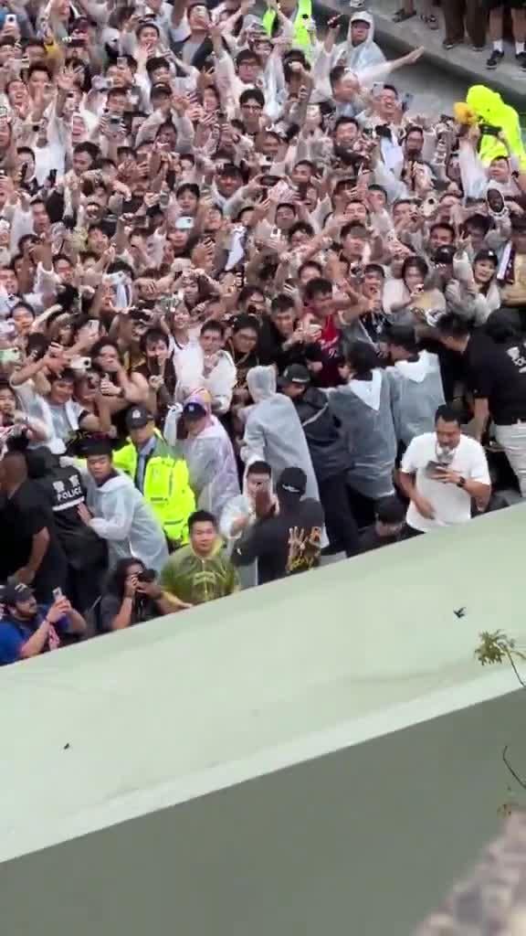 Lebron Draws Massive Crowd in China