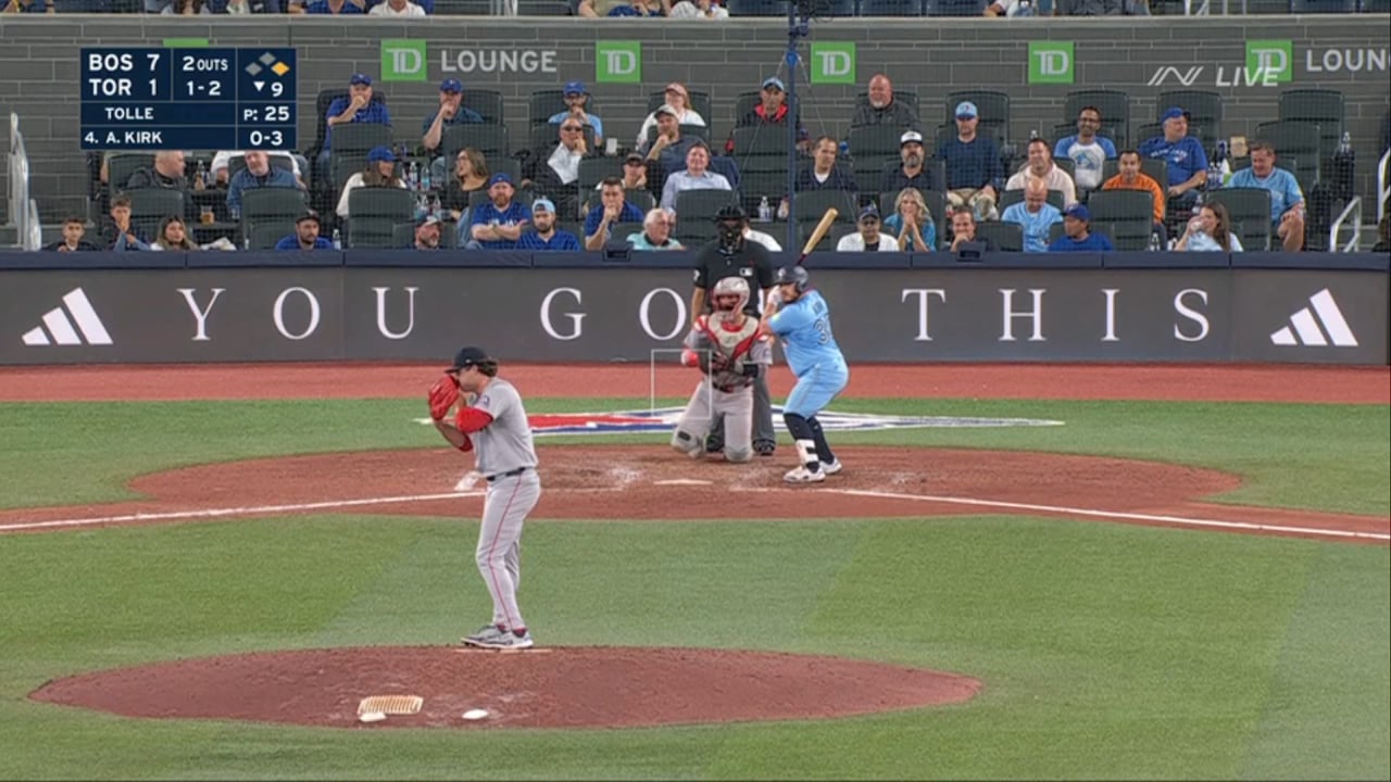 [Highlight] Alejandro Kirk lines one to right field...and is thrown out at first base to end the game!