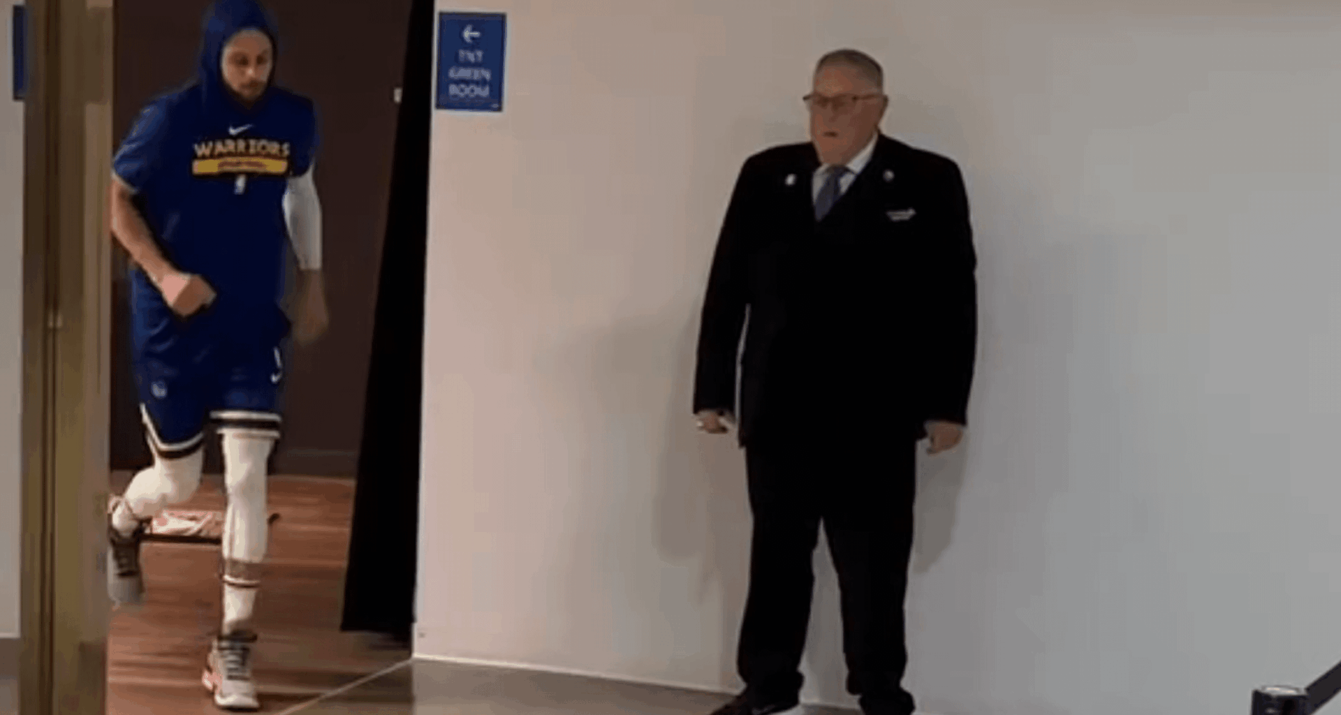 Take an inside look at Steph Curry's pregame routine, as explained by the coach who warms him up