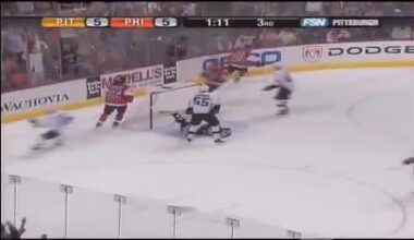 Maybe or maybe not the best save ever but Sid's reaction to Sebastien Caron's diving glove stop is an ALL-TIME reaction