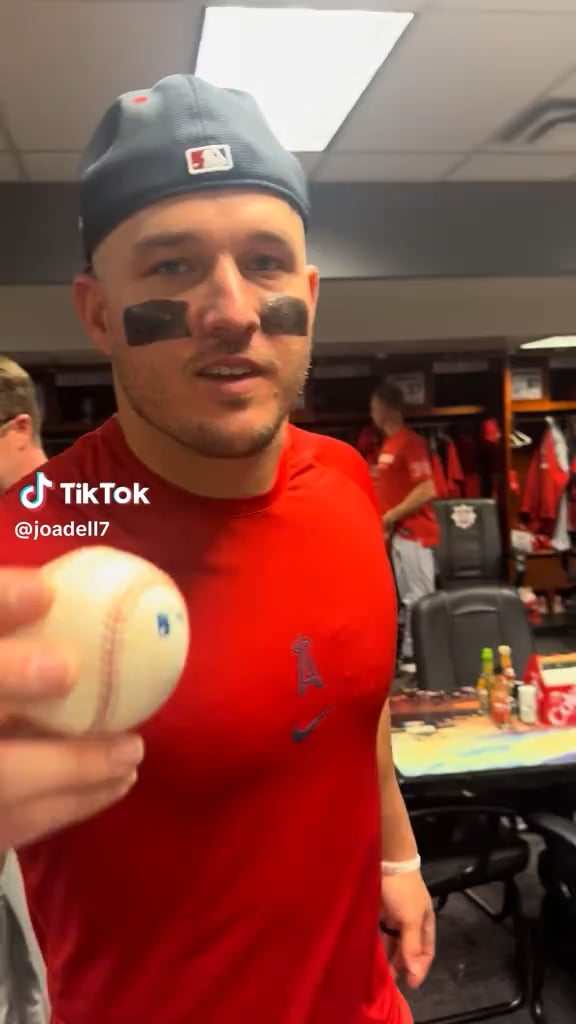 Trout with the ball - Jo adell TikTok