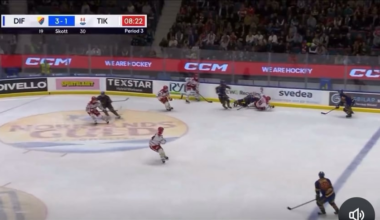 Frondell gets his first goal in the SHL on a nice deflection in front of the net!
