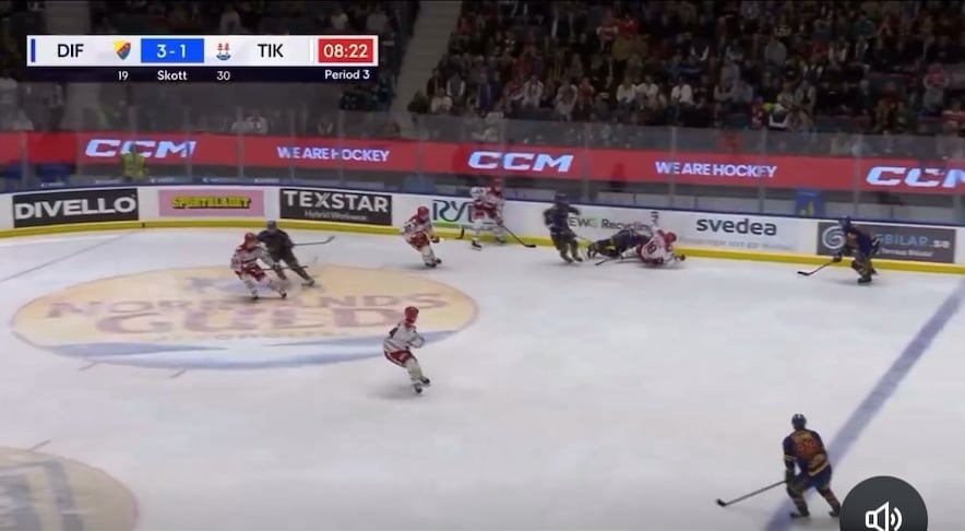 Frondell gets his first goal in the SHL on a nice deflection in front of the net!