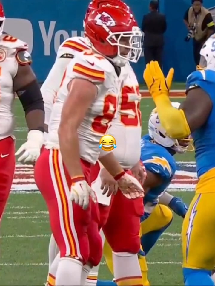 Teair Tart slapping Travis Kelce 😂😭#kelce #nfl #chargers #chiefs