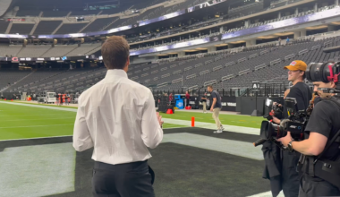 Tom Brady throws a pass to Gronk at Allegiant Stadium