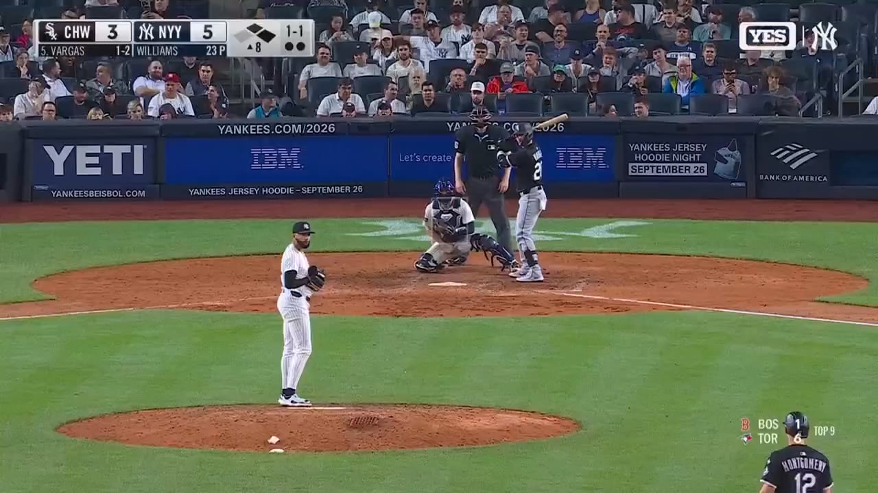 Devin Williams get out of it as Vargas lines the hardest hit ball for the White Sox tonight to Bellinger