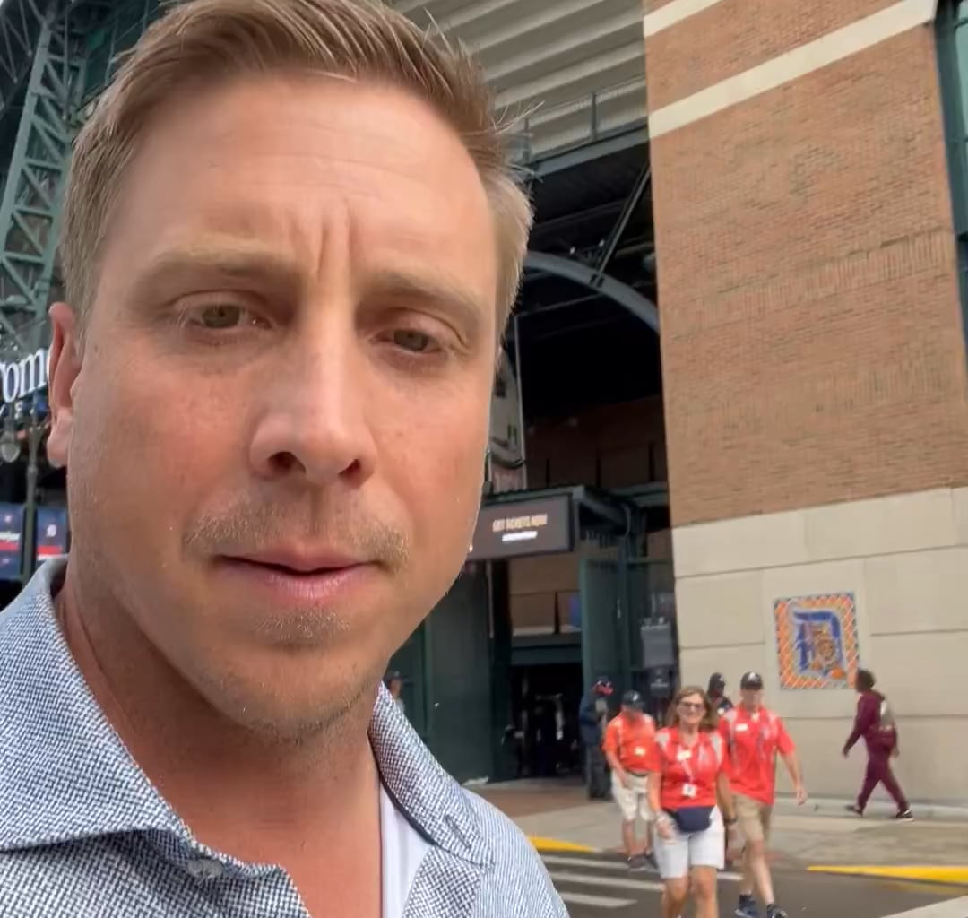 Andy Dirks postgame recap turns into a quick chat with some young Tigers fans about the Tigers current position in the standings.