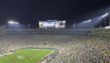 Brewers lead Roll out the Barrel at Lambeau