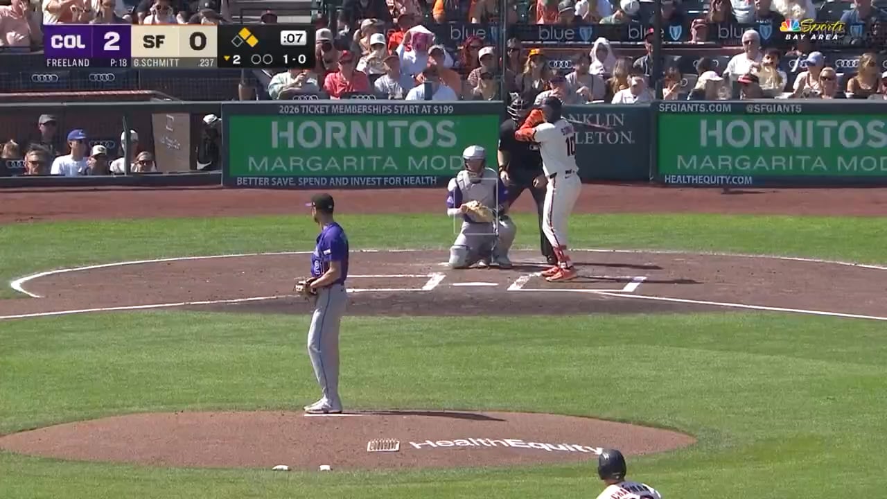 Schmitt takes Freeland deep to center for a 3-run shot!