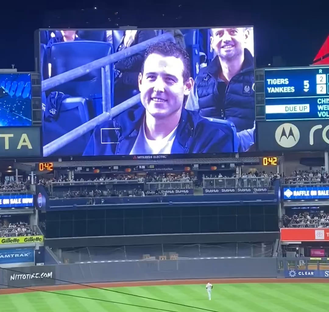 Anthony Rizzo is in the building and he just crushed a beer