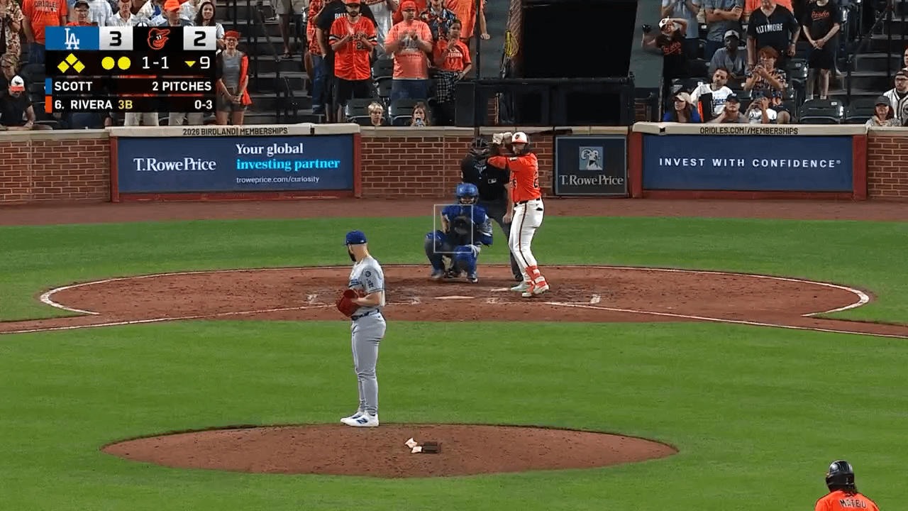 Rivera Walk-Offs the Dodgers.