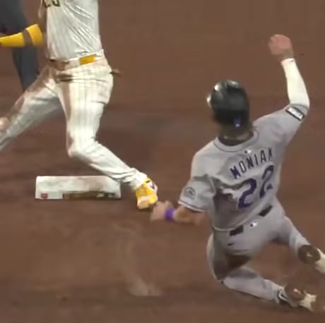 Can we just take a moment and appreciate this insane maneuver?