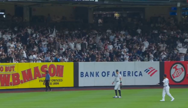 A standing ovation from atYankees fans as Aaron Judge takes his position after hitting home run No. 50